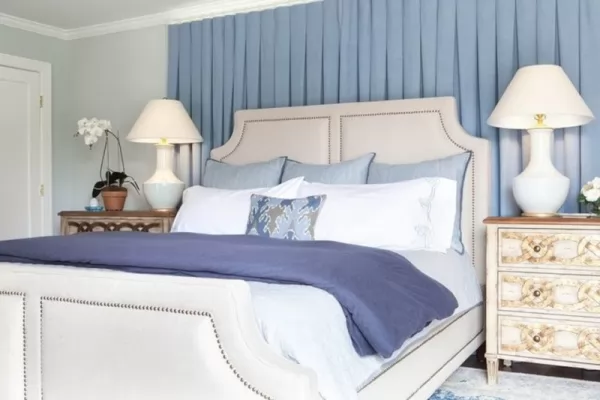 تصاميم غرف نوم باللون الازرق السماوى المريح خربشه